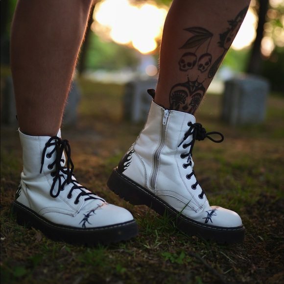 ⛓️BARBED FLAME BOOTS⛓️ - Picture 6 of 6